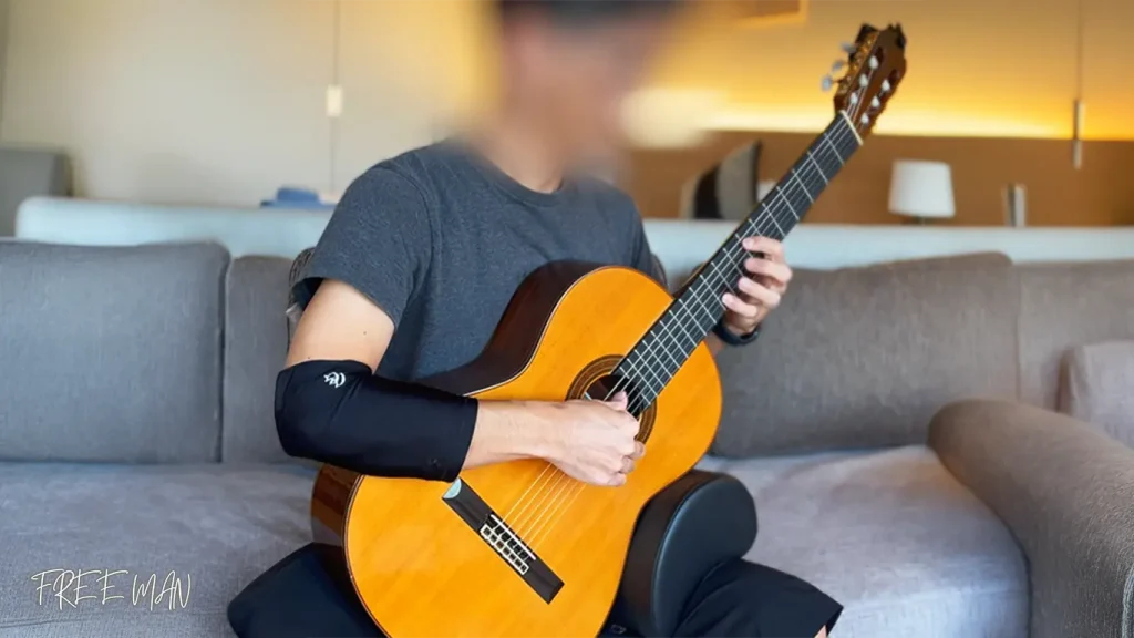 Proper classical guitar posture
