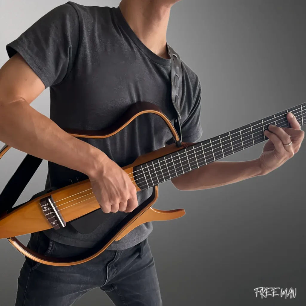 Silent guitar strap attachment